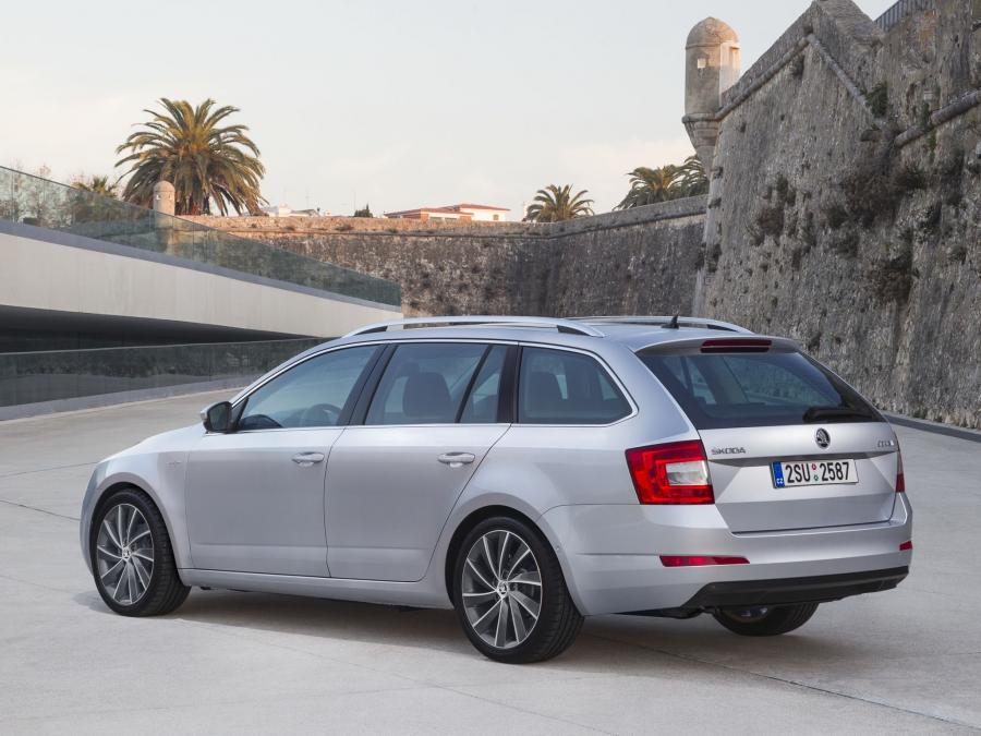  Skoda Octavia Combi Laurin & Klement 2014 года  (фото 2 из 6)